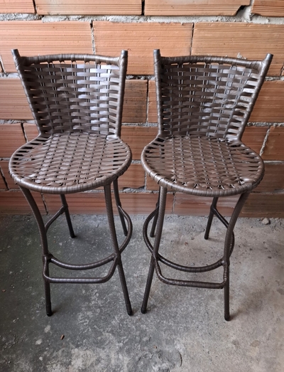 Banquetas em fibra sintética novas cada 